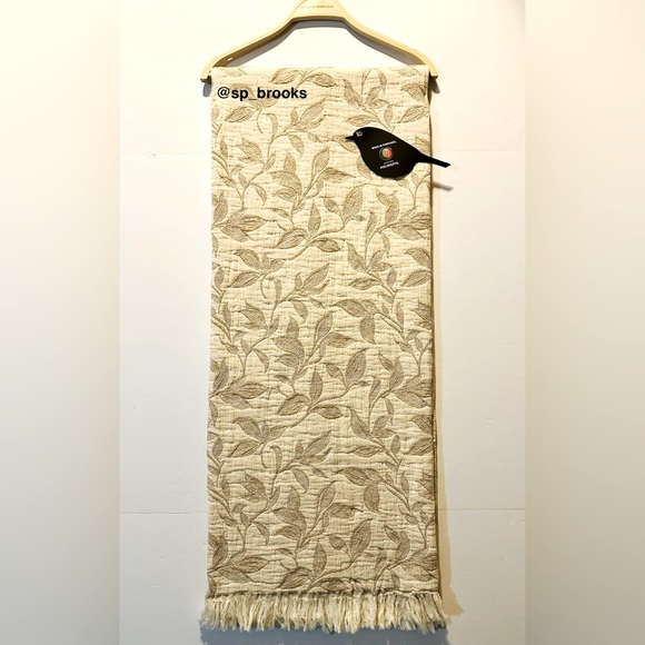🎁Piscatextil Throw Blanket - Leaves on Vines - Cream and Caramel - Picture 2 of 6